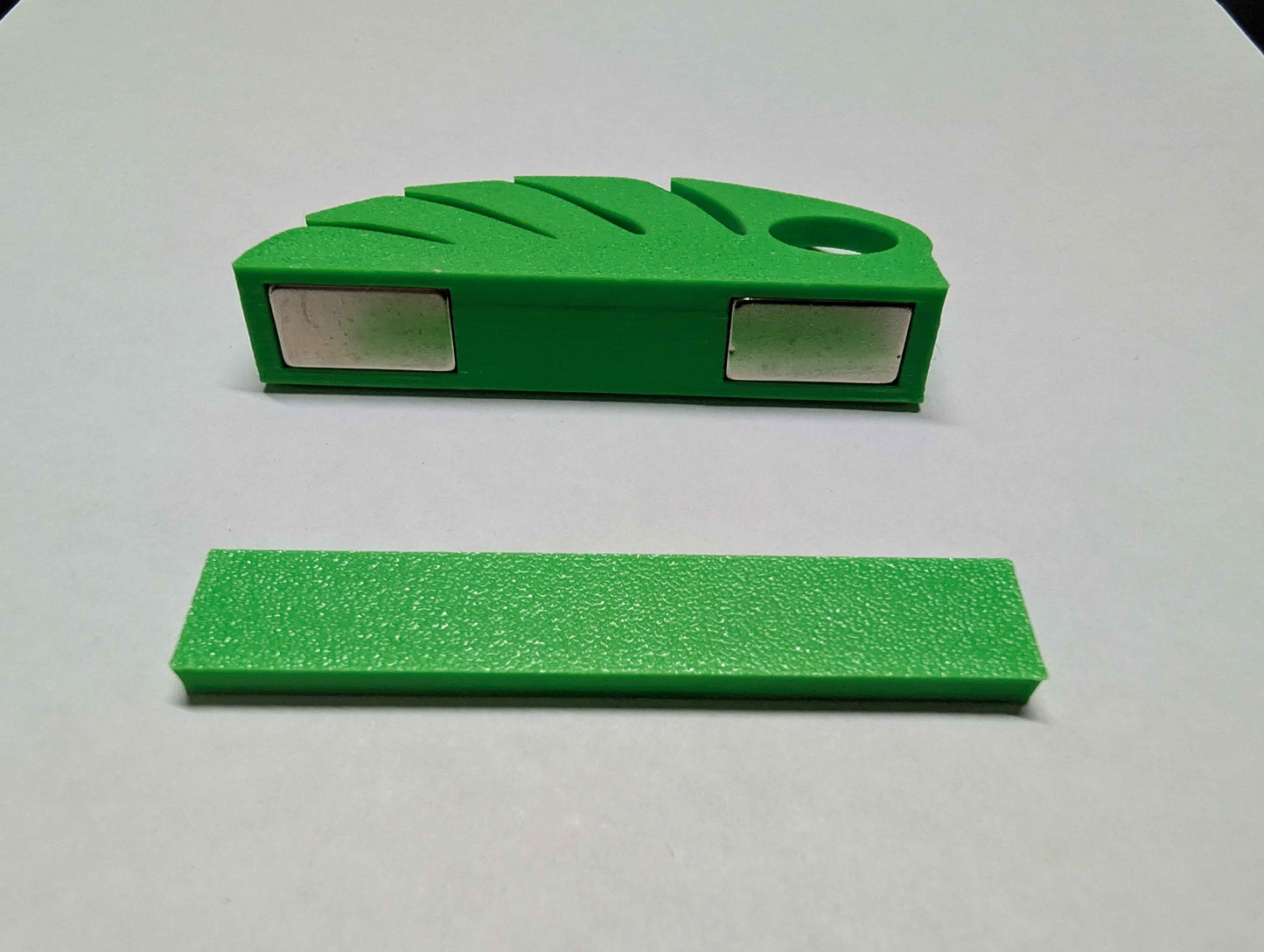 Monstera Leaf Gecko Feeding Ledge | Micro Magnetic Reptile Feeder with Custom Bowls | Arboreal Lizard Food & Water Station