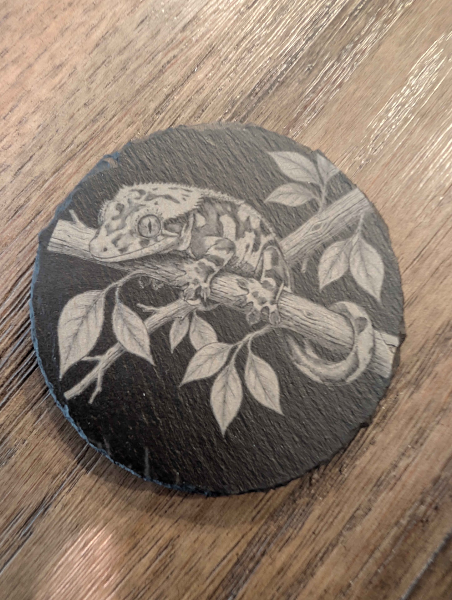 Crested Gecko Slate Coaster – Laser Engraved Natural Stone Drink Coaster with Non-Slip Feet