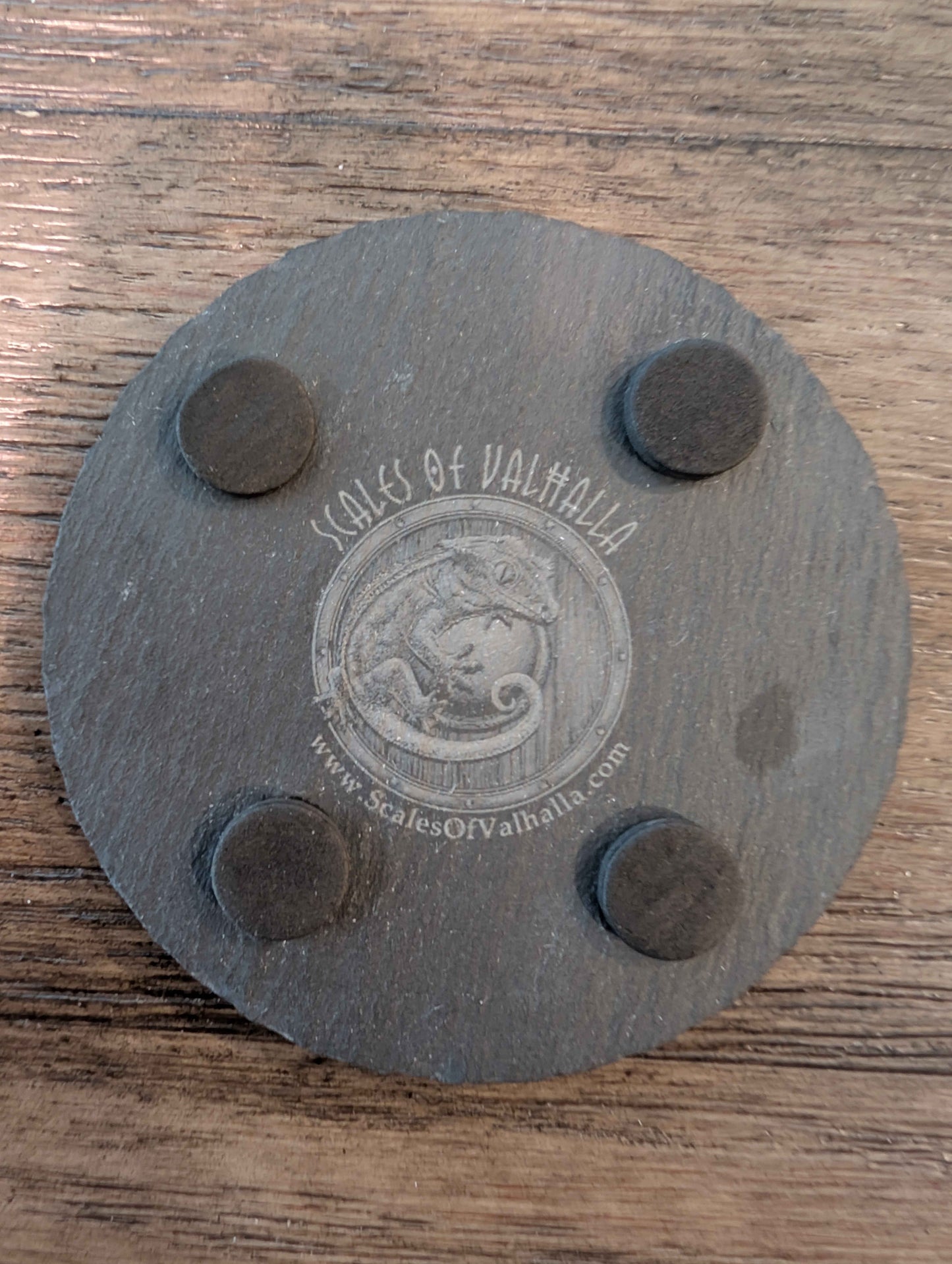 Crested Gecko Slate Coaster – Laser Engraved Natural Stone Drink Coaster with Non-Slip Feet